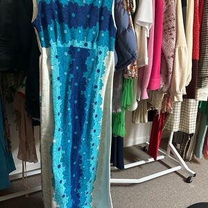 Ui-Maikai Blue and White Floral Dress 4/6